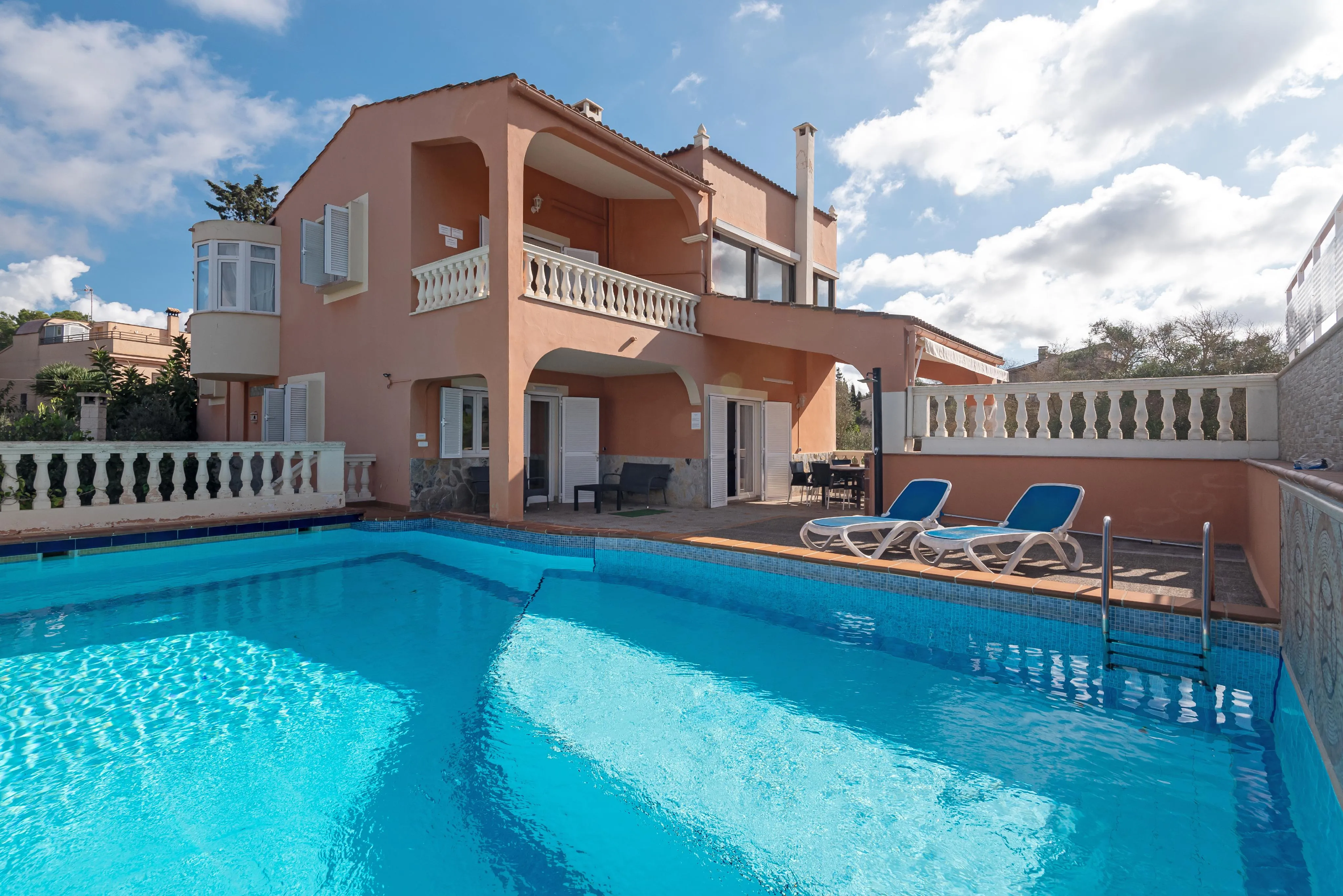 Villa mediterranea con licenza di affitto per vacanze a Cala Blava-1