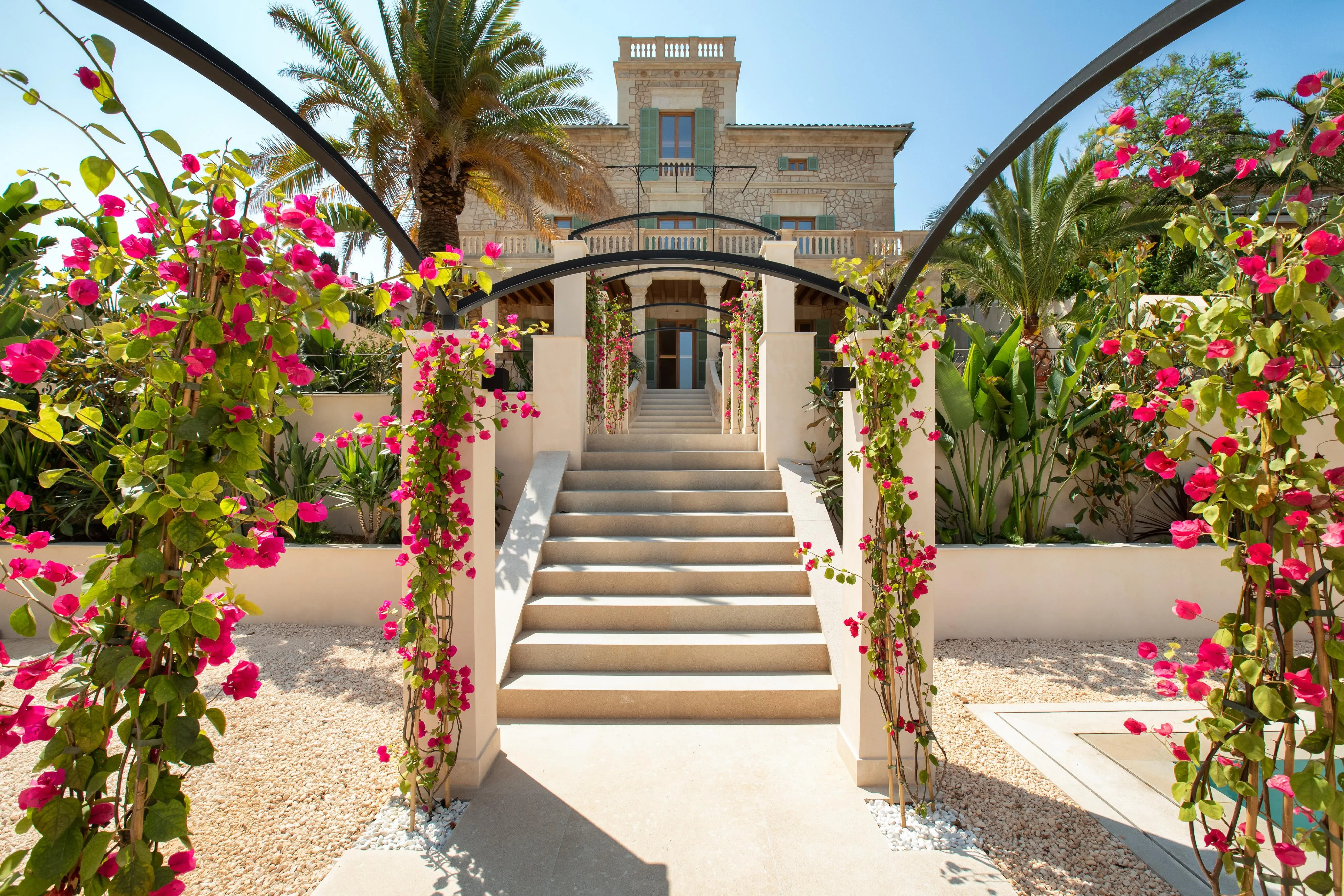 A luxurious and historical modern Mansion in Terreno-1