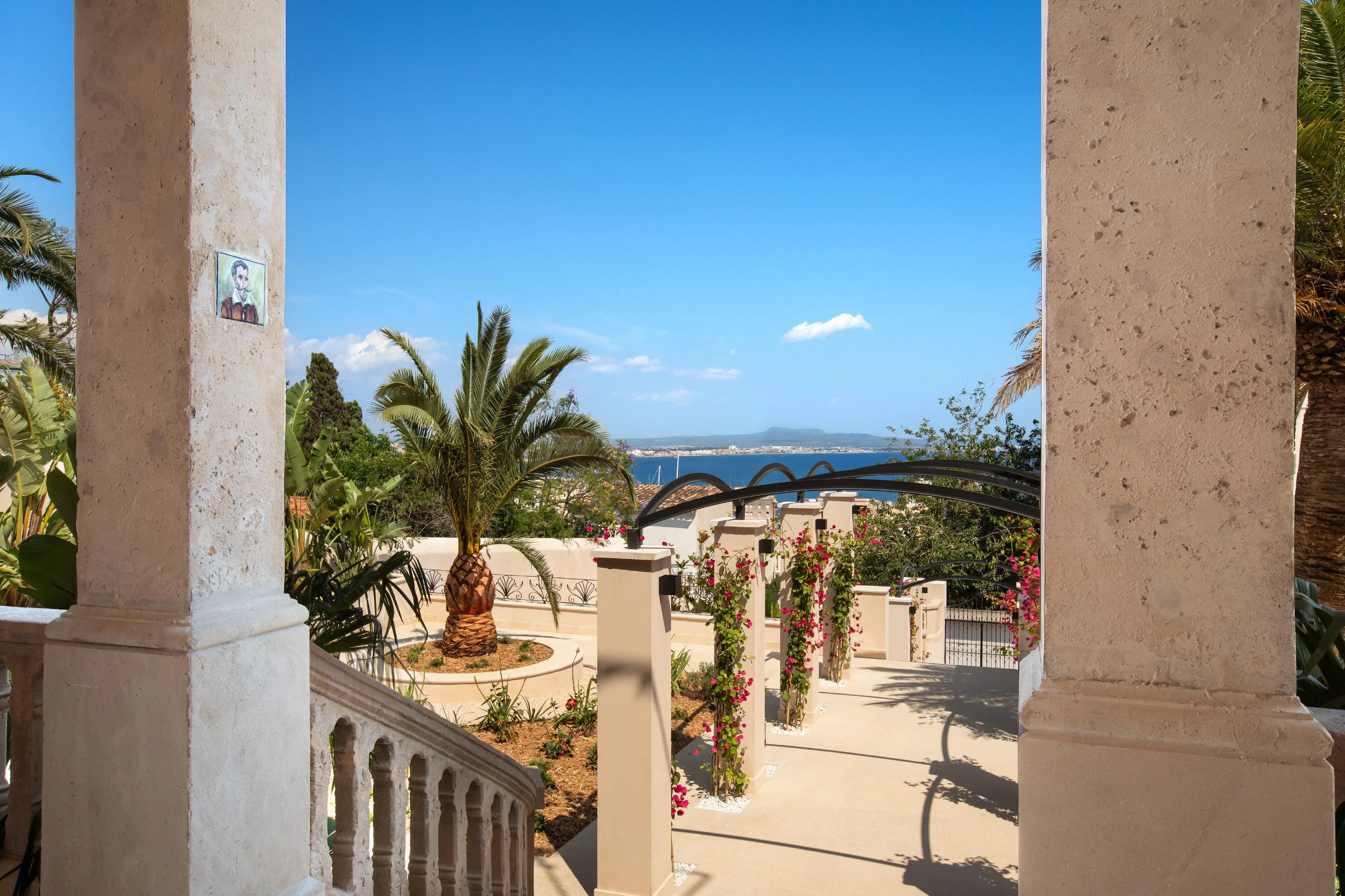 A luxurious and historical modern Mansion in Terreno-8