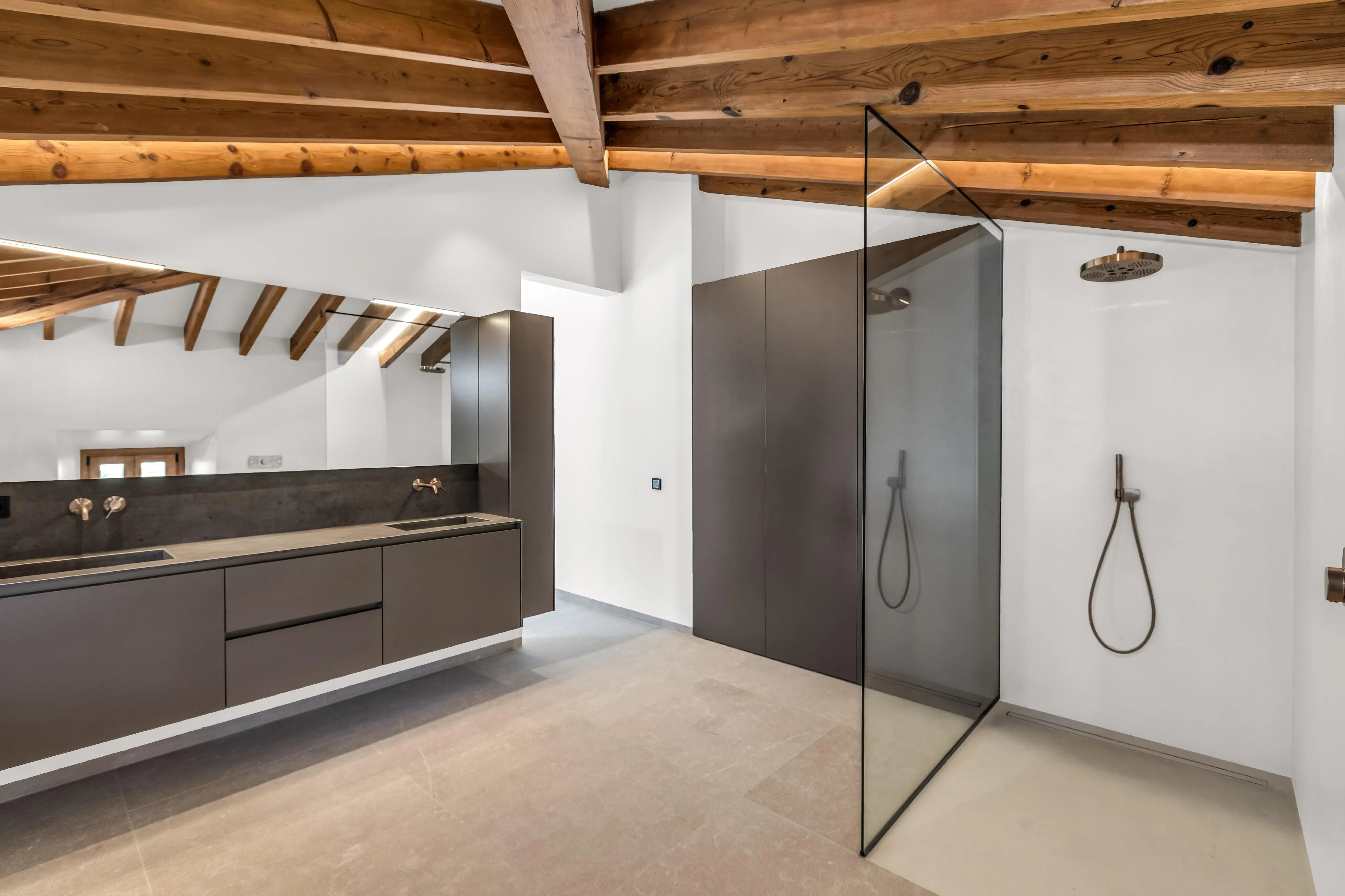 Un palazzo moderno con storia e lusso a Terreno-13