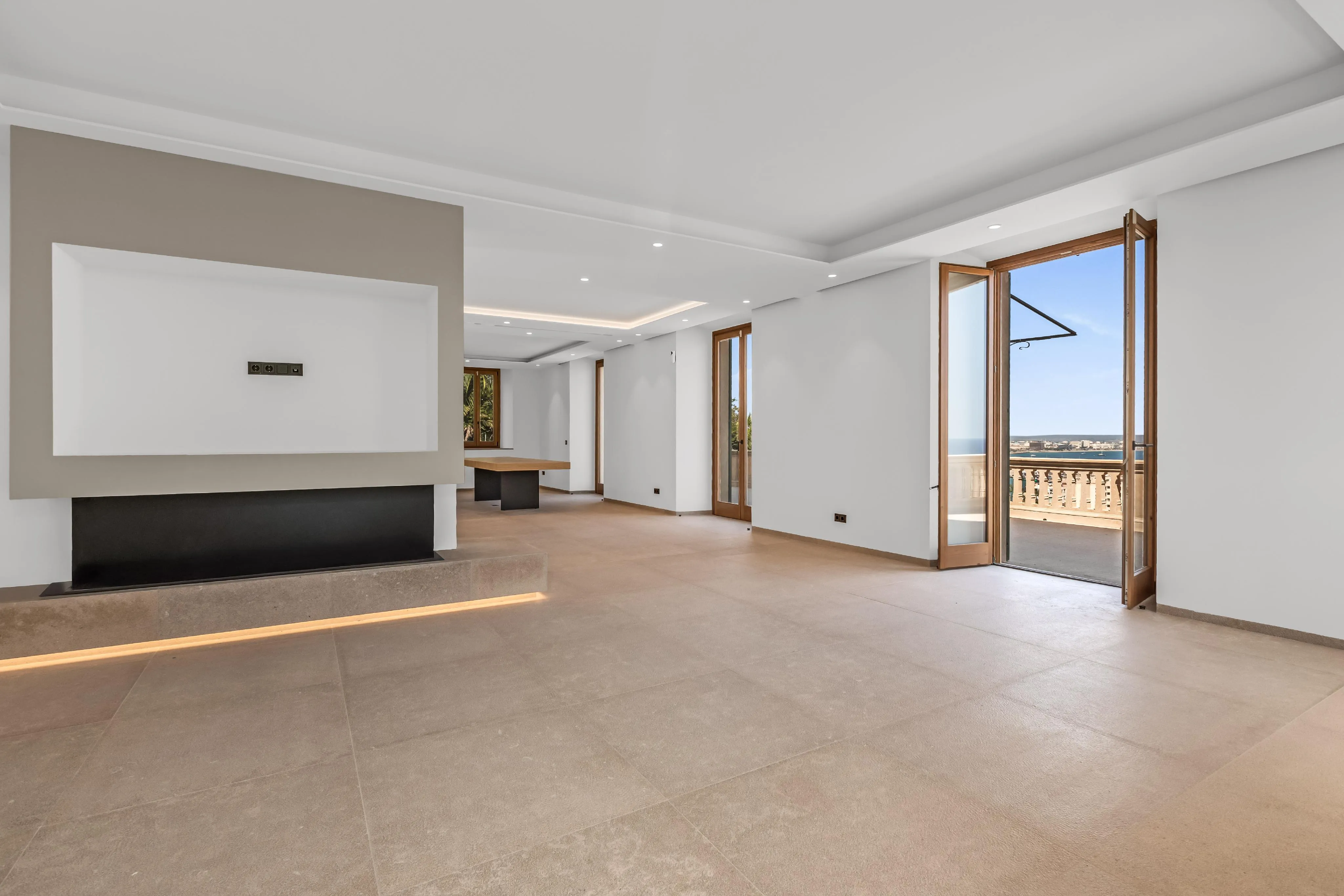 A luxurious and historical modern Mansion in Terreno-4