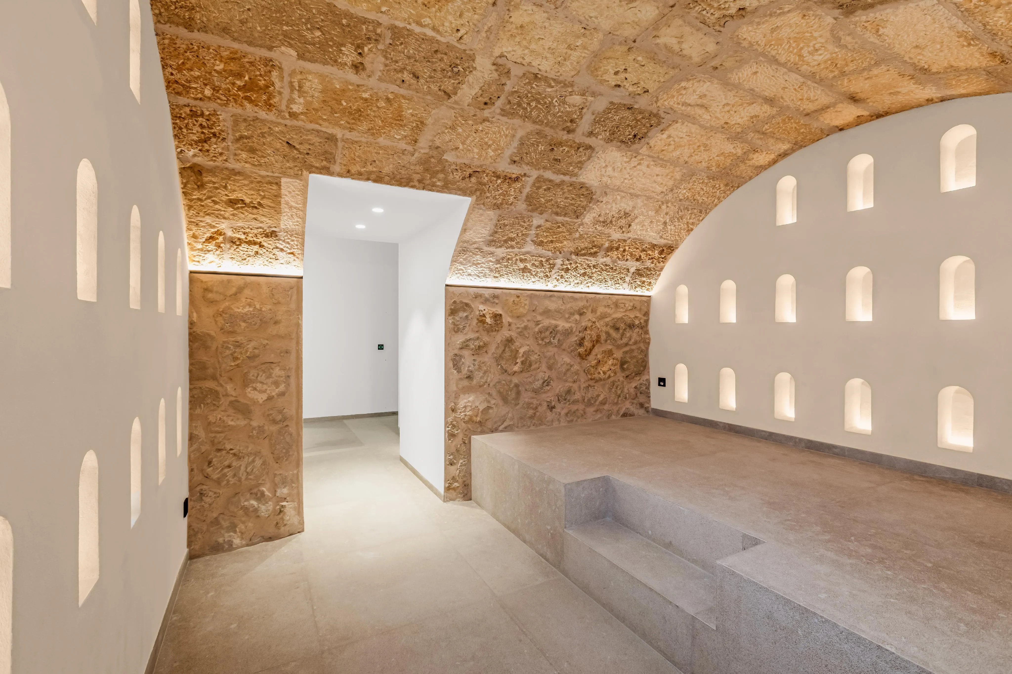 Un palazzo moderno con storia e lusso a Terreno-12