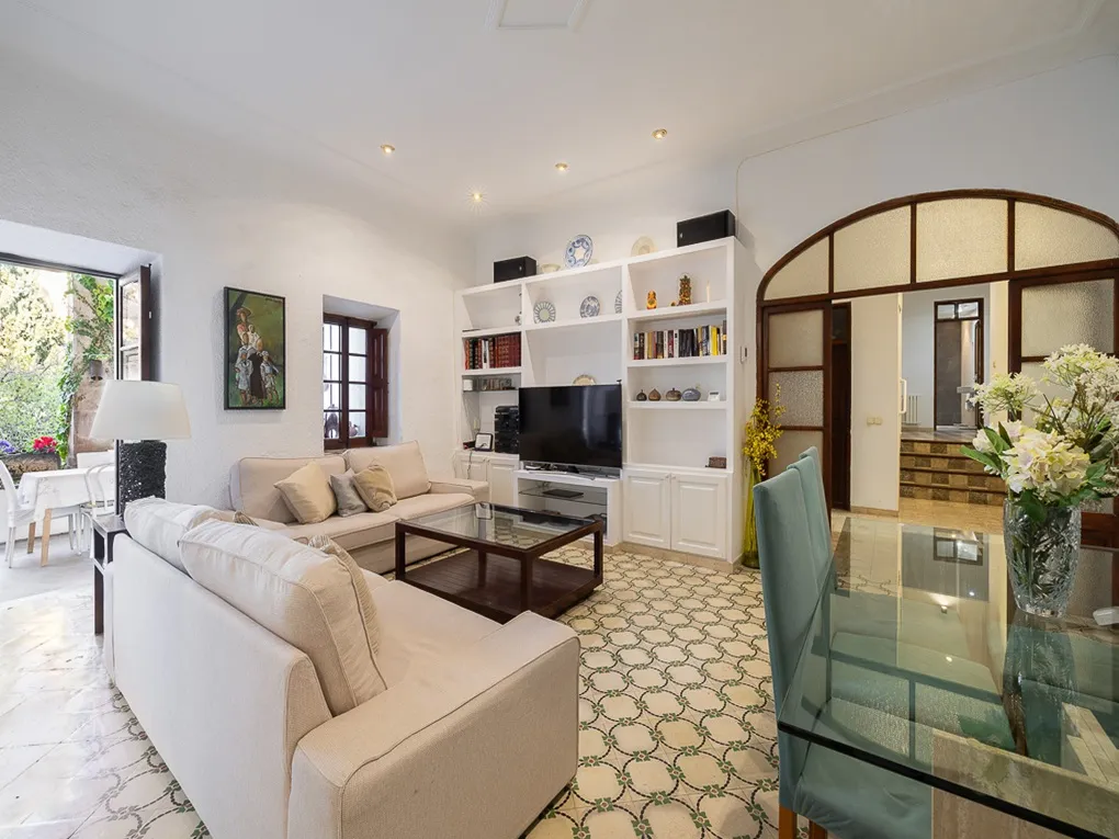 Проект реконструкции: Просторная квартира в величественном здании с фантастическим садом и потенциалом-2