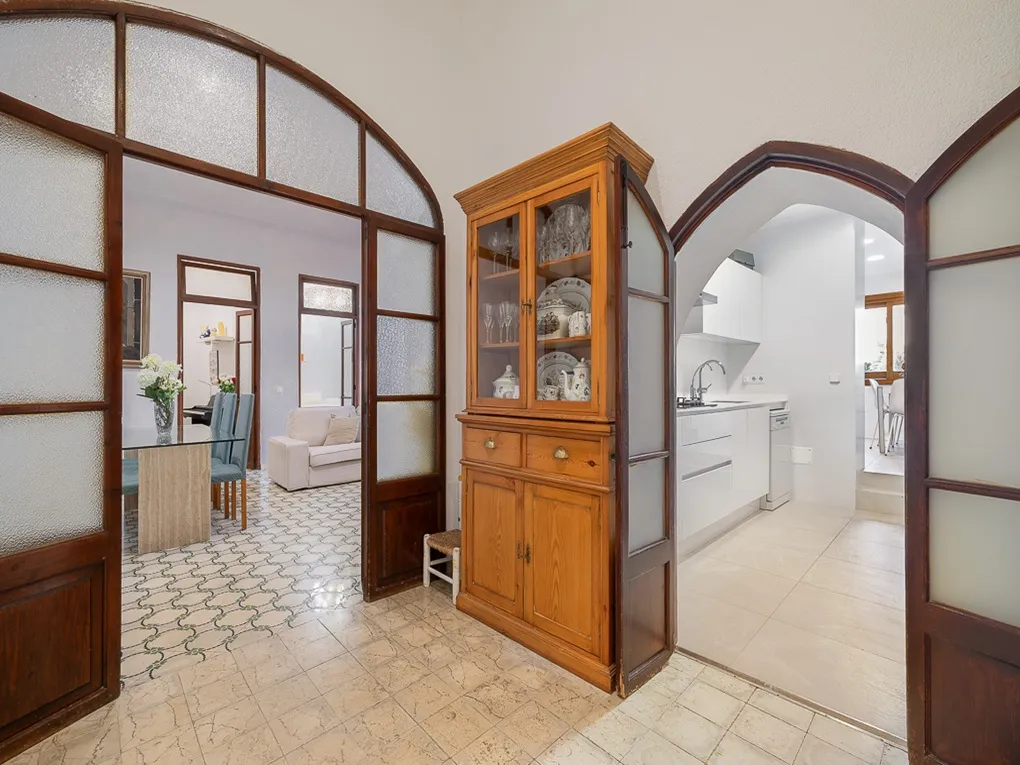 Projekt renowacji: przestronne mieszkanie w okazałym budynku z fantastycznym ogrodem i potencjałem-7