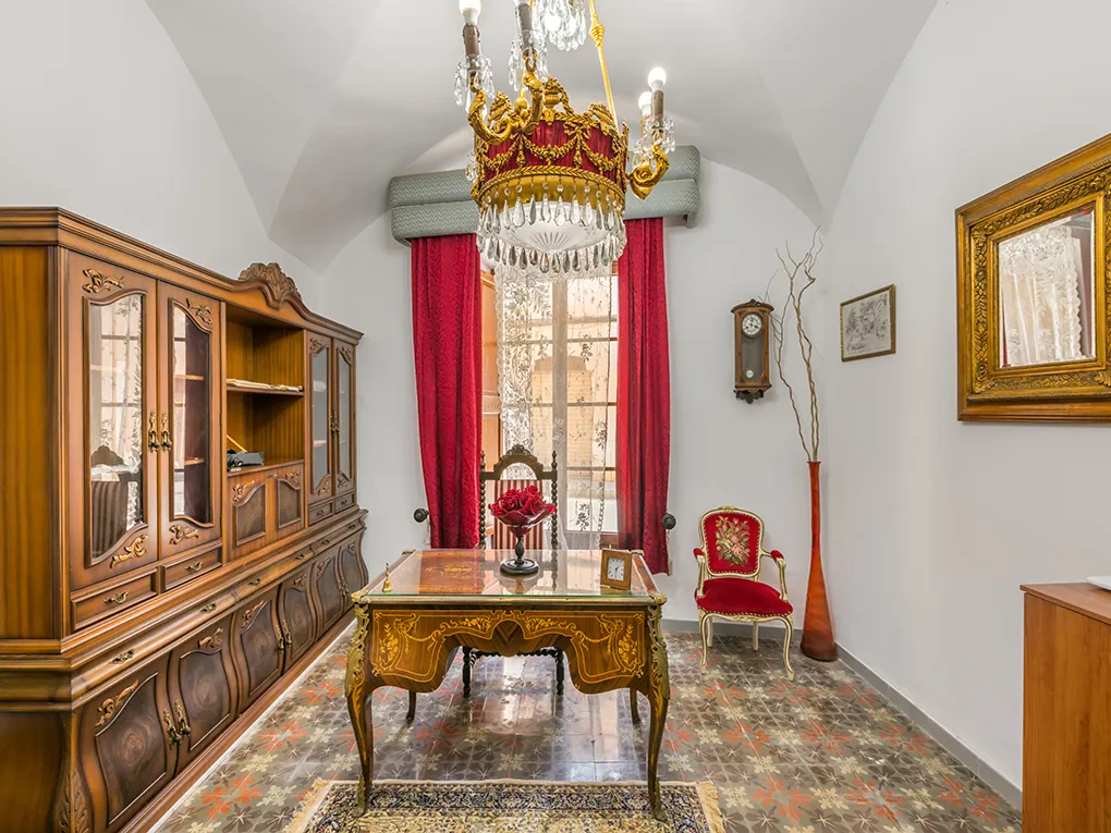 Impressive town palace in the heart of Campos-8