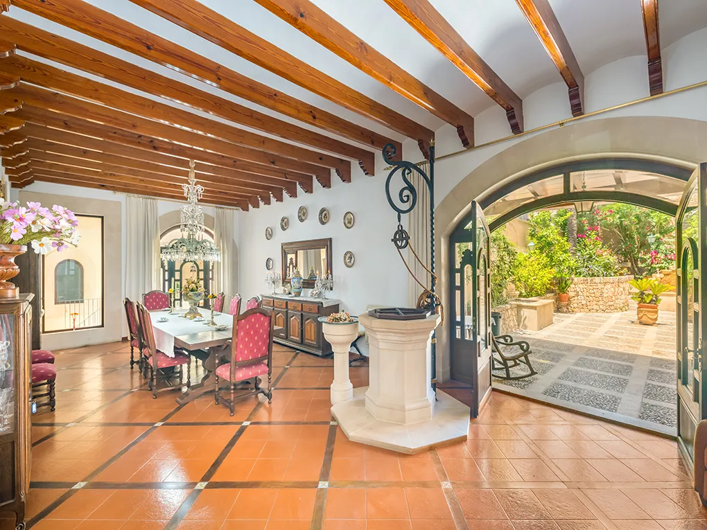 Indrukwekkend stadspaleis in het hart van Campos-9