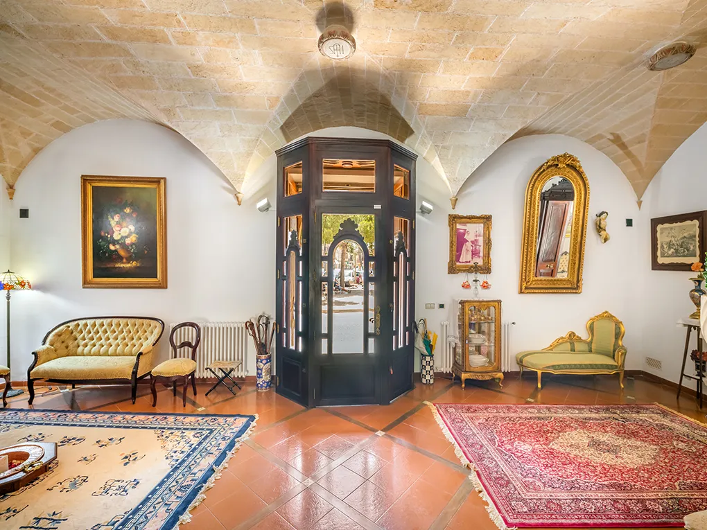 Indrukwekkend stadspaleis in het hart van Campos-4