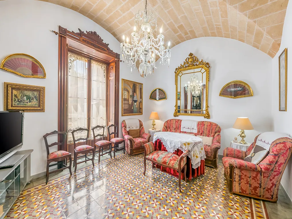 Impressive town palace in the heart of Campos-7