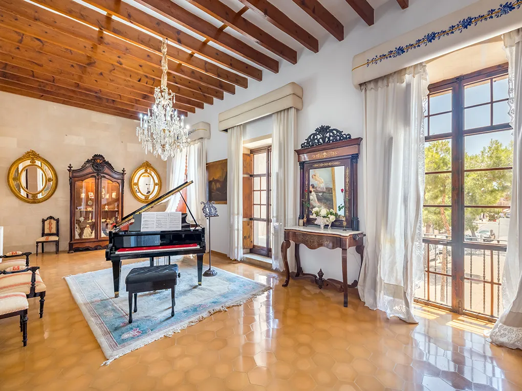 Impressive town palace in the heart of Campos-11