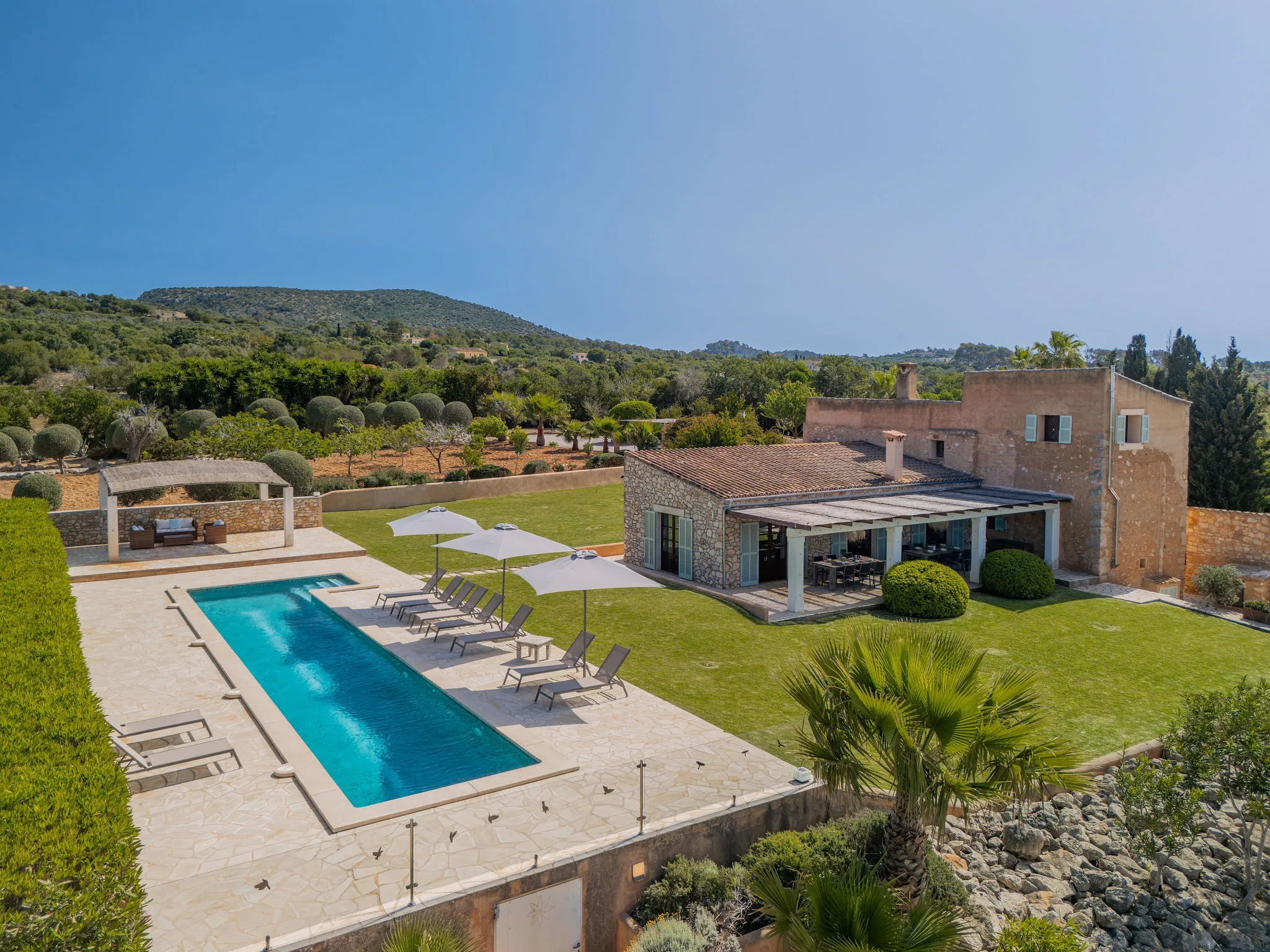 Finca ensemble with panoramic views near Santanyí-2