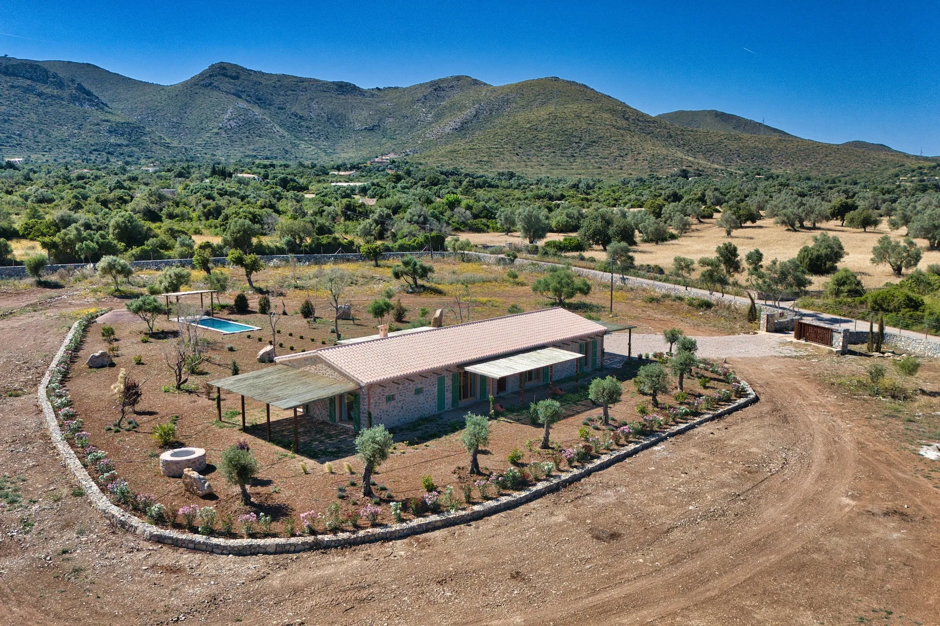 Hochwertige Neubaufinca mit Pool, Energieeffizienz und Blick auf die Burg von Capdepera-3