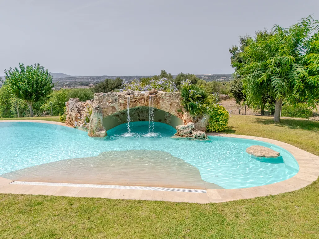 Finca met uniek zwembad, gastenverblijf en adembenemend uitzicht over Manacor-2
