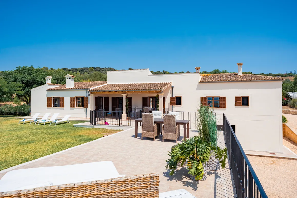 Finca mit einzigartigem Pool, Gästehaus und atemberaubendem Blick über Manacor-4