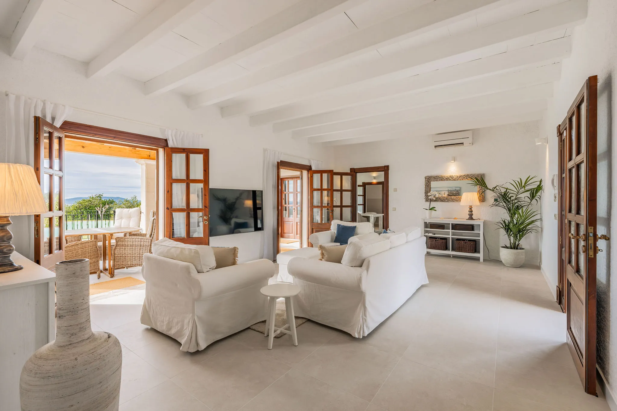 Finca mit einzigartigem Pool, Gästehaus und atemberaubendem Blick über Manacor-12