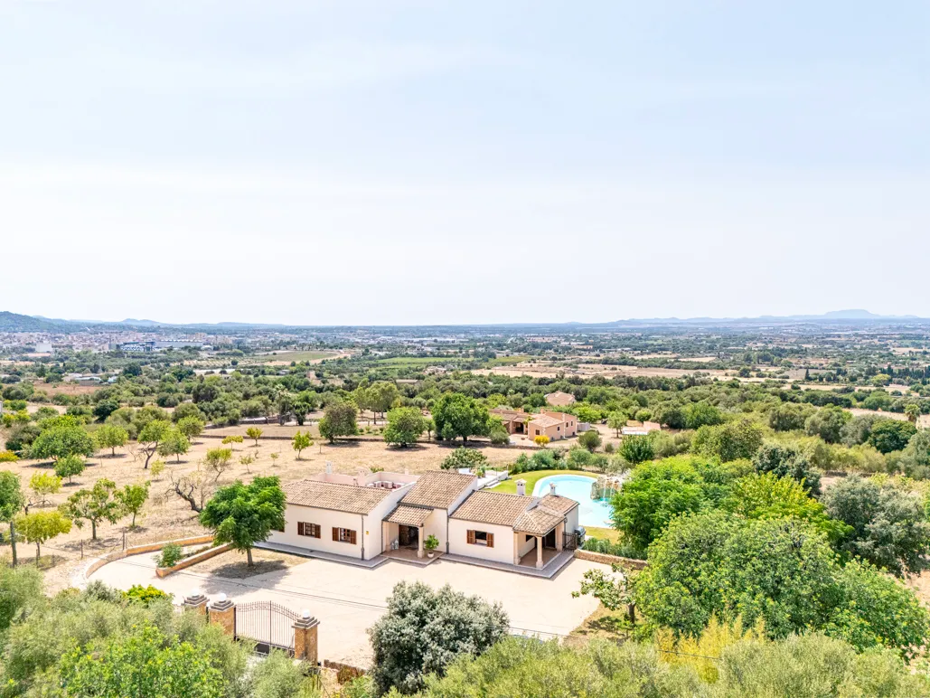 Finca mit einzigartigem Pool, Gästehaus und atemberaubendem Blick über Manacor-14