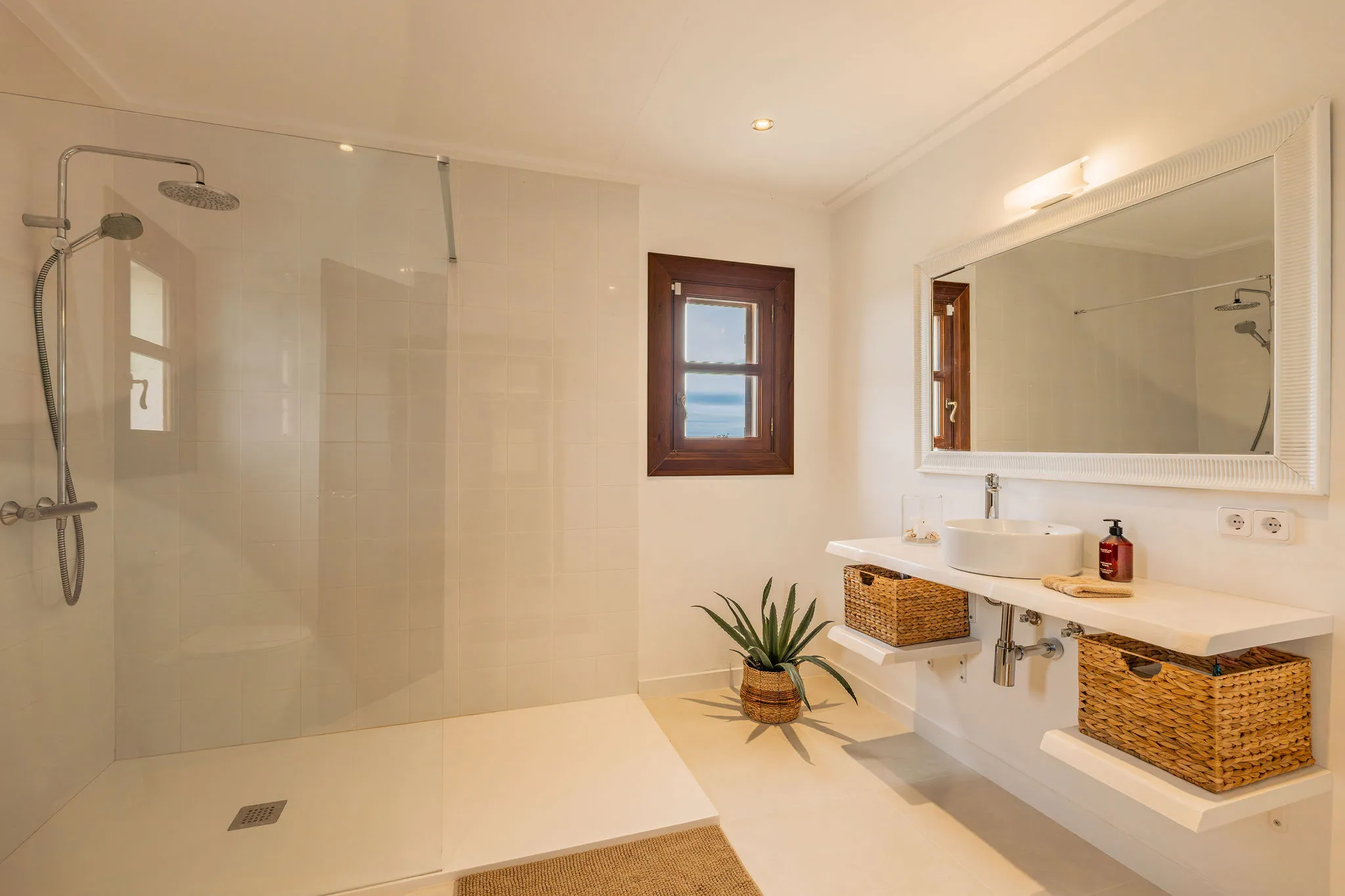 Finca with unique pool, guest house and breathtaking views over Manacor-11