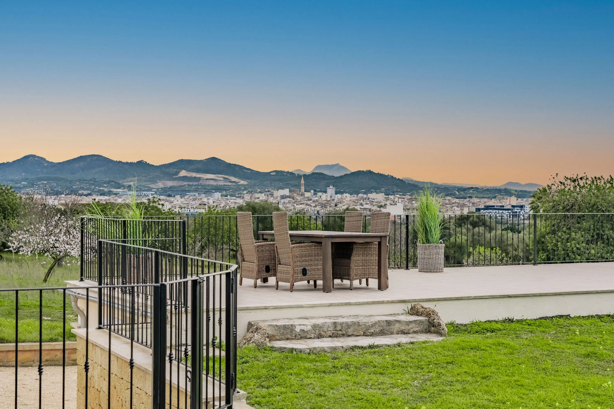 Finca mit einzigartigem Pool, Gästehaus und atemberaubendem Blick über Manacor-3