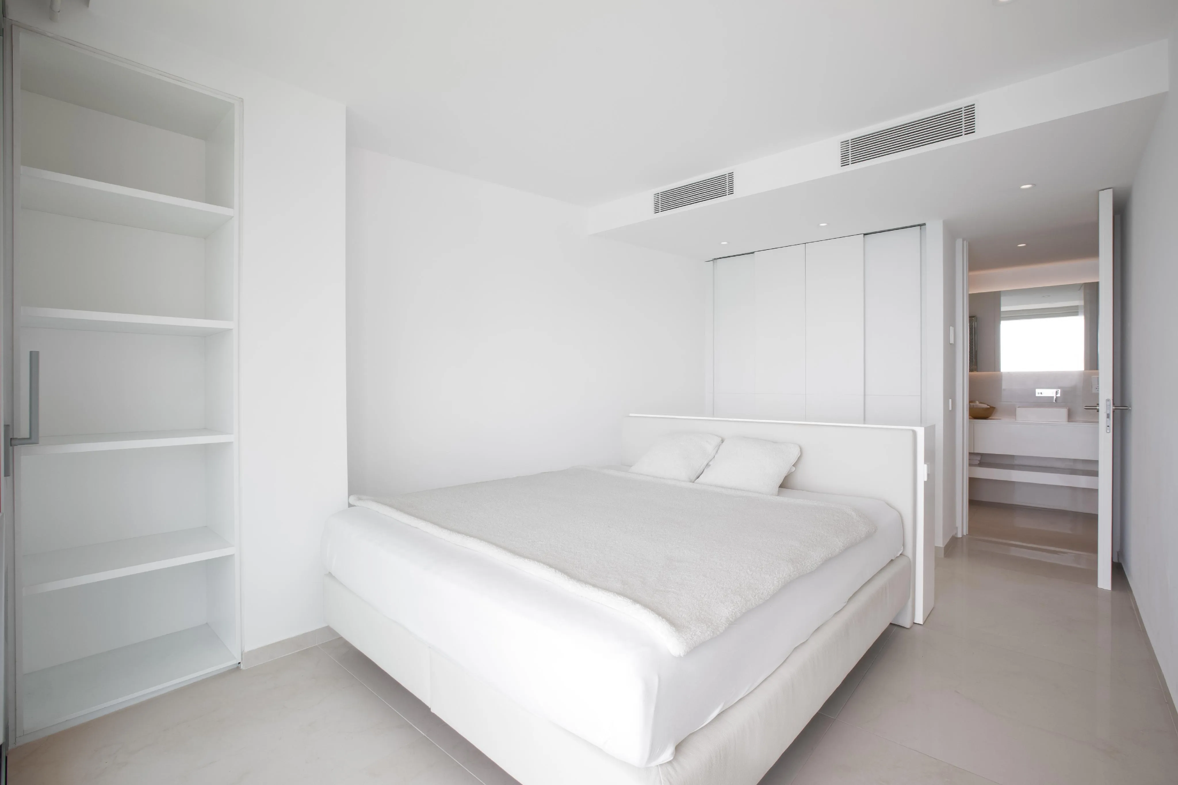 Un été dans un appartement duplex de luxe moderne en première ligne de mer-15