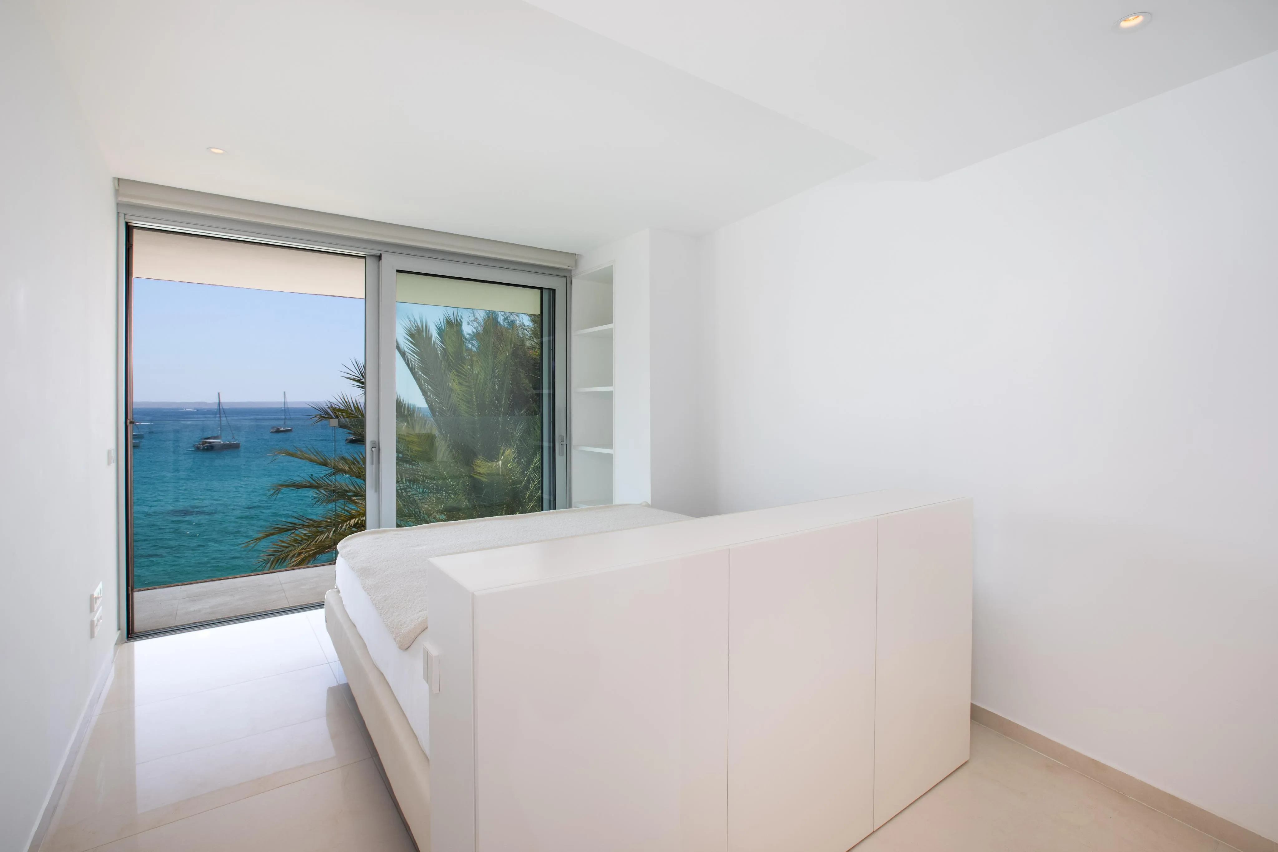 Un été dans un appartement duplex de luxe moderne en première ligne de mer-14