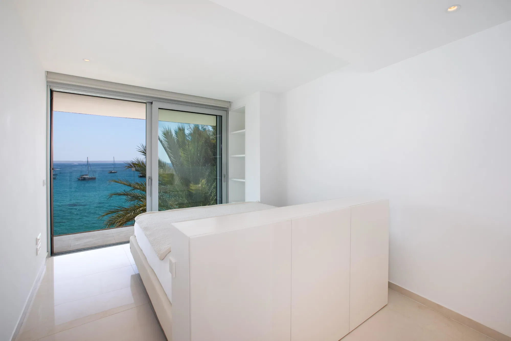 Un été dans un appartement duplex de luxe moderne en première ligne de mer-14