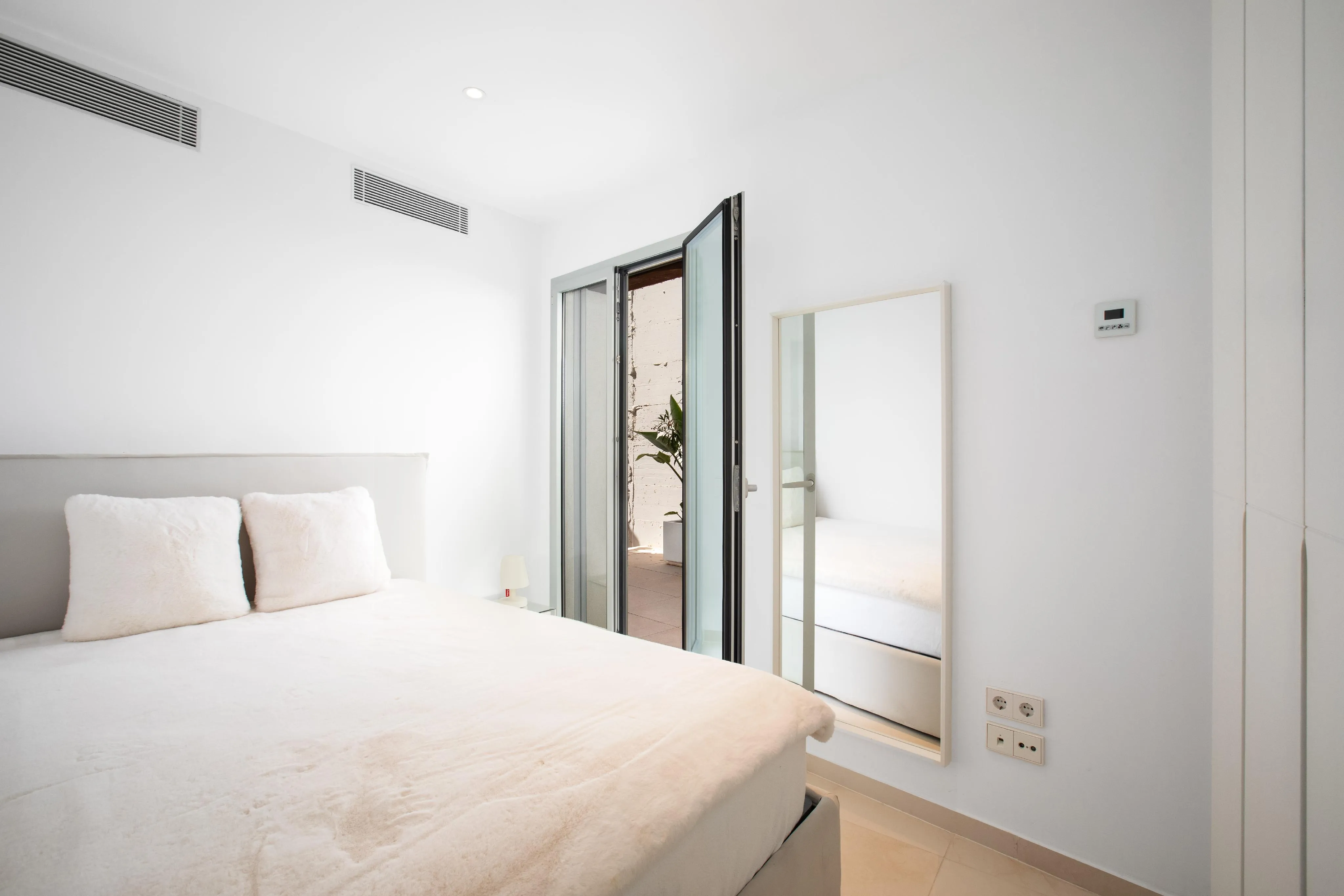 Un été dans un appartement duplex de luxe moderne en première ligne de mer-16