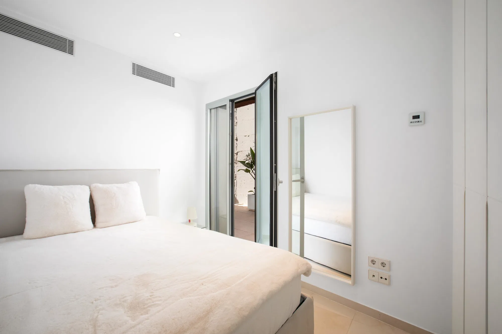 Un été dans un appartement duplex de luxe moderne en première ligne de mer-16
