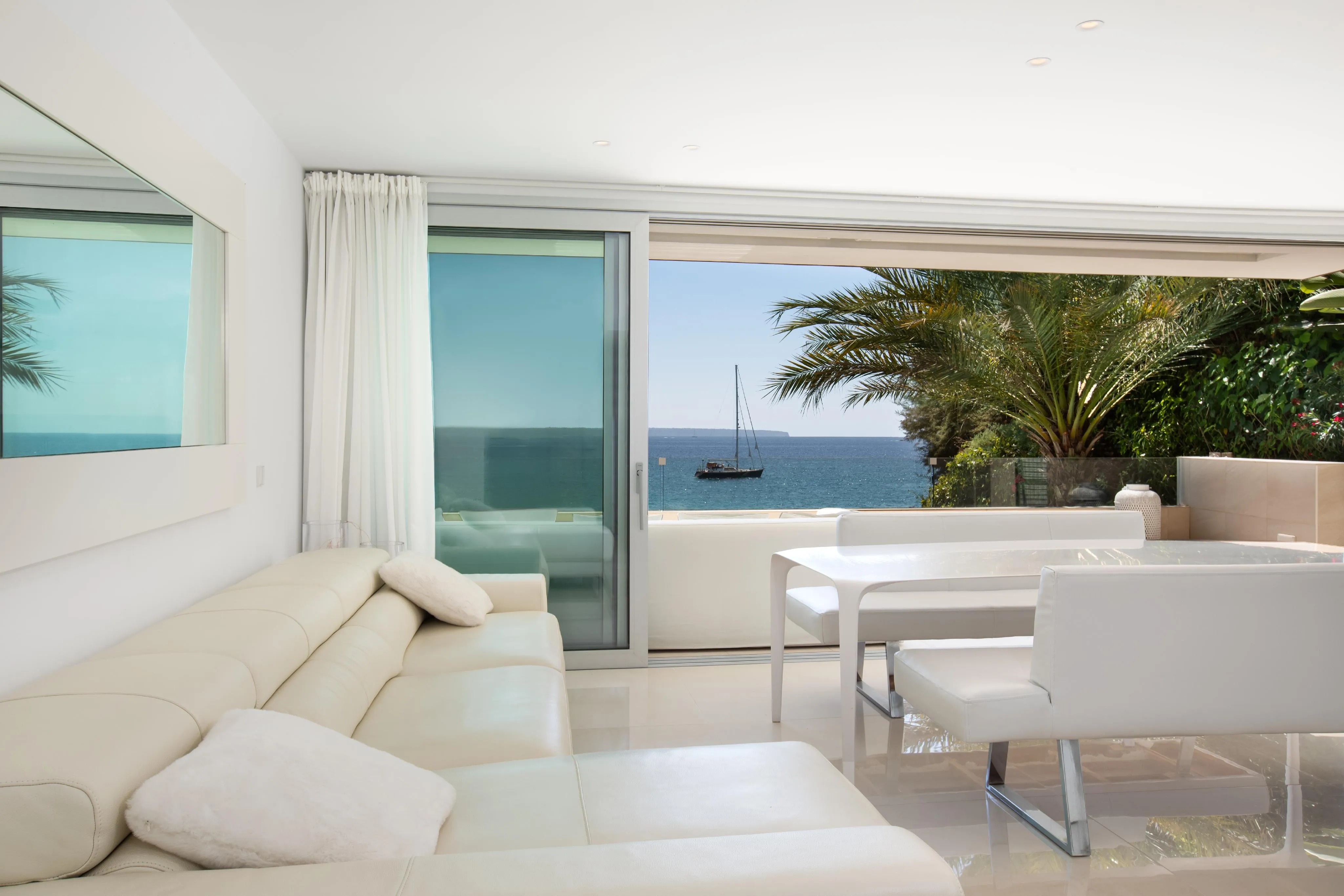 Un été dans un appartement duplex de luxe moderne en première ligne de mer-7