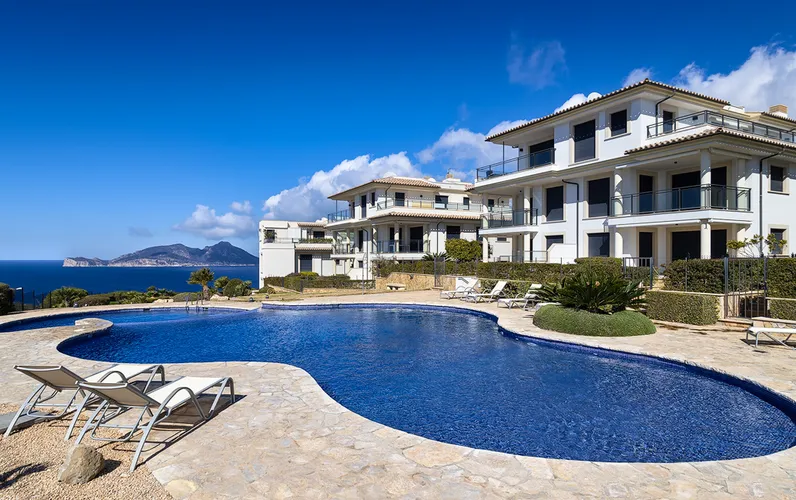 Luxury Frontline Apartment with sea views