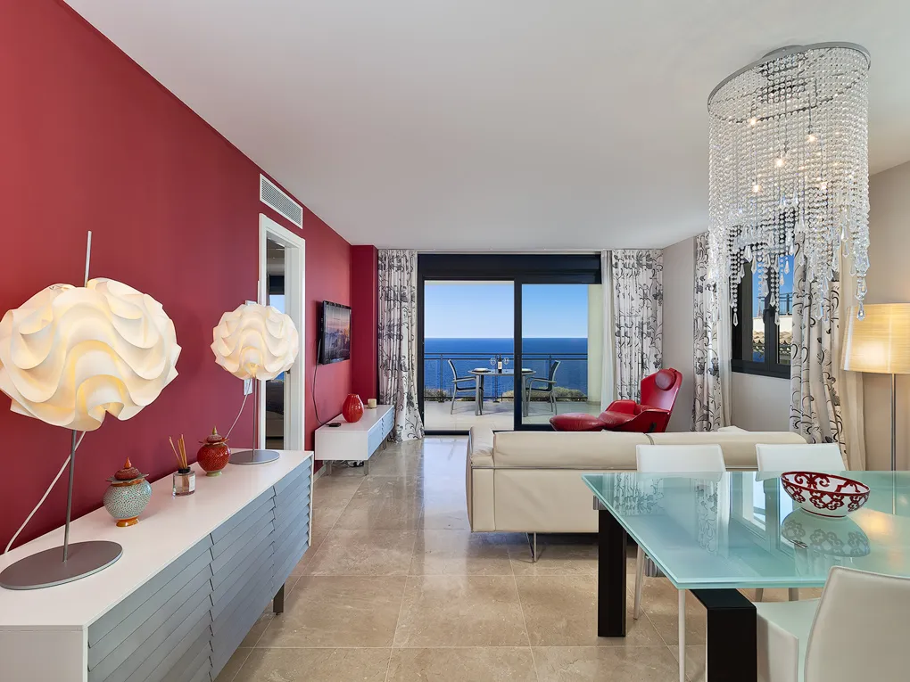 Luxury Frontline Apartment with sea views-4