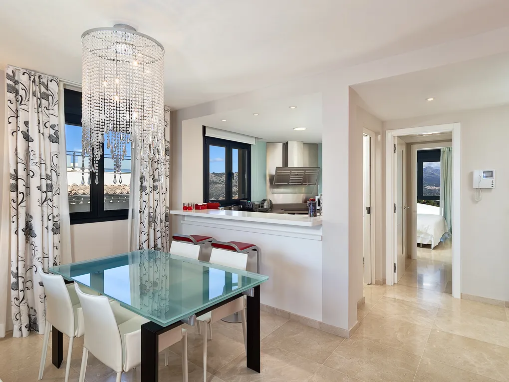 Luxury Frontline Apartment with sea views-7