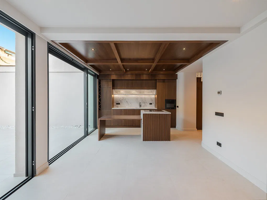 Modern single-family home with pool and garage near the sea-12