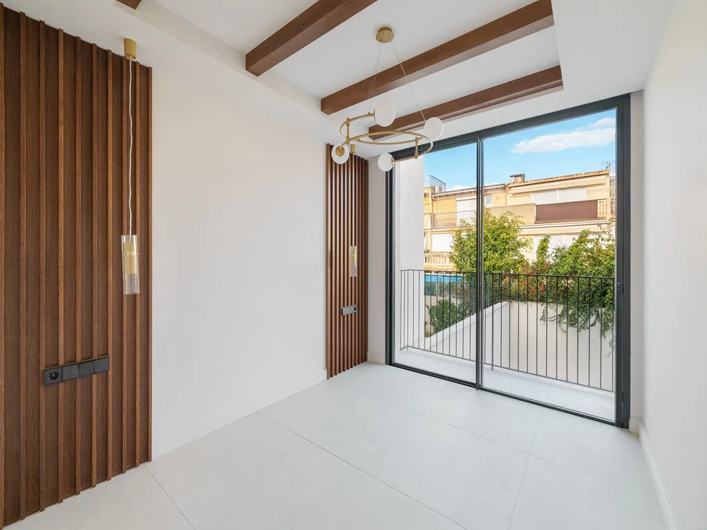 Modern single-family home with pool and garage near the sea-6