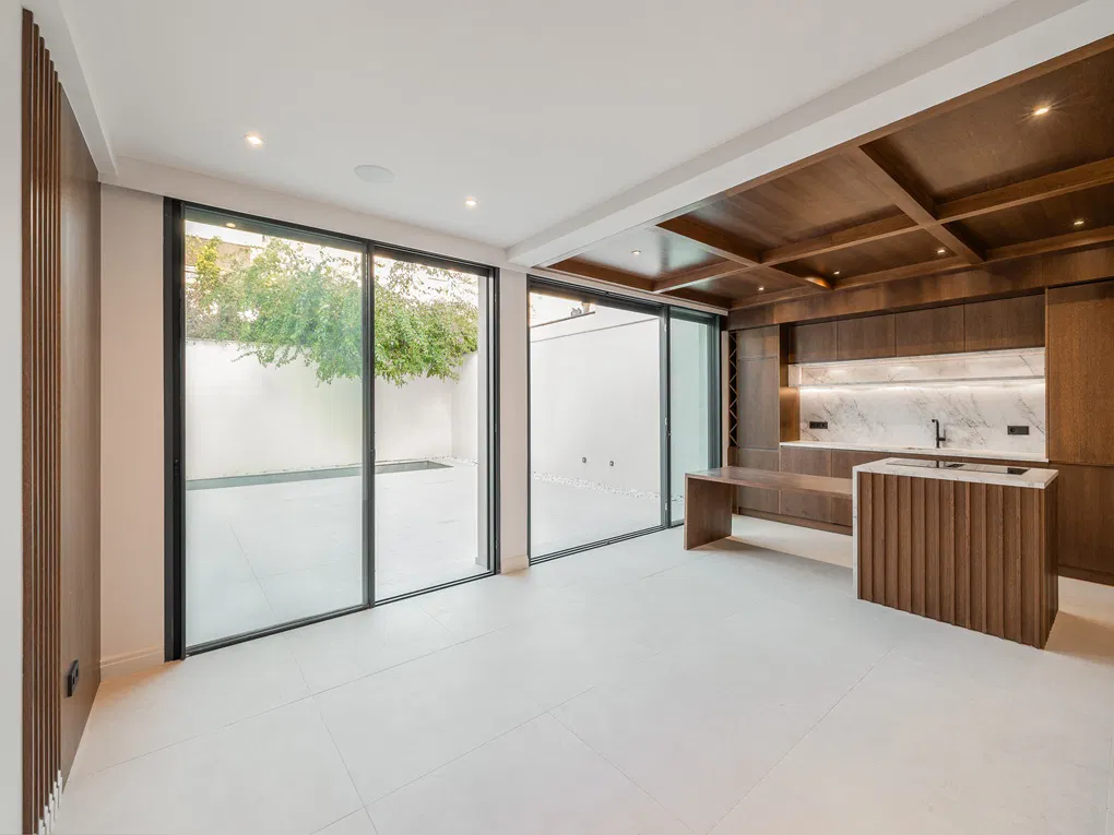 Modern single-family home with pool and garage near the sea-3