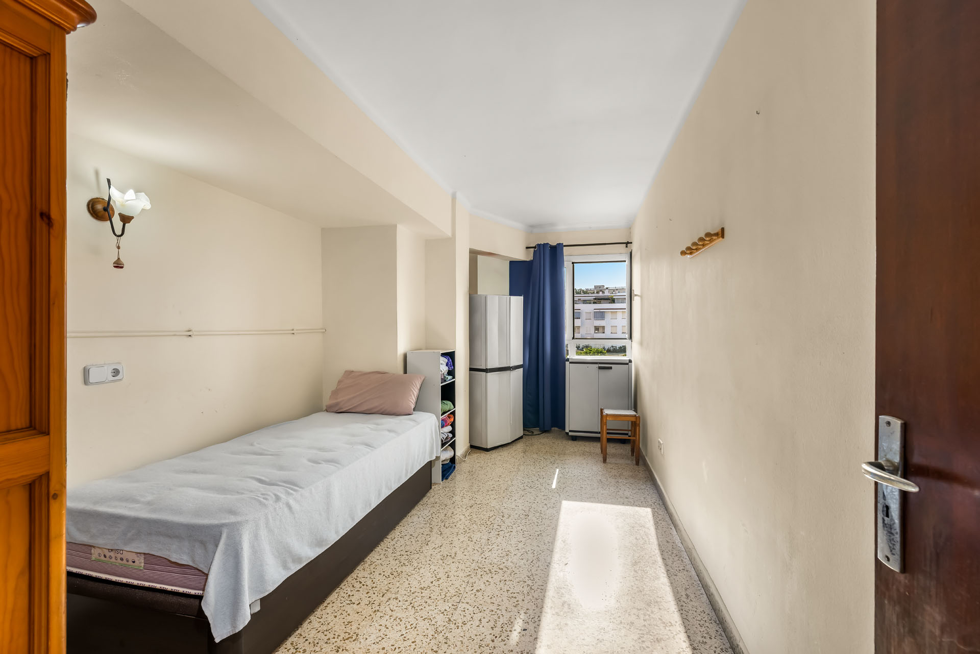 Family-friendly apartment with balcony, walking distance to the beach-10