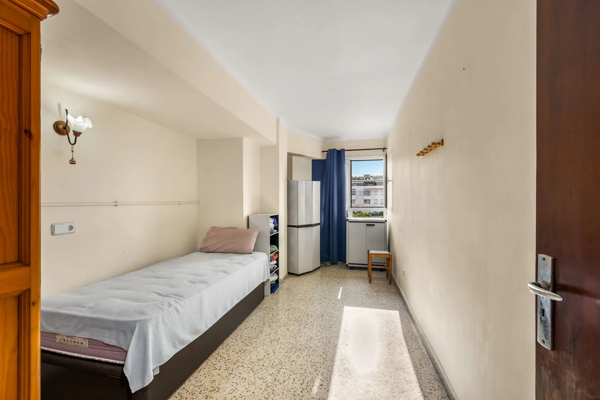 Family-friendly apartment with balcony, walking distance to the beach-10