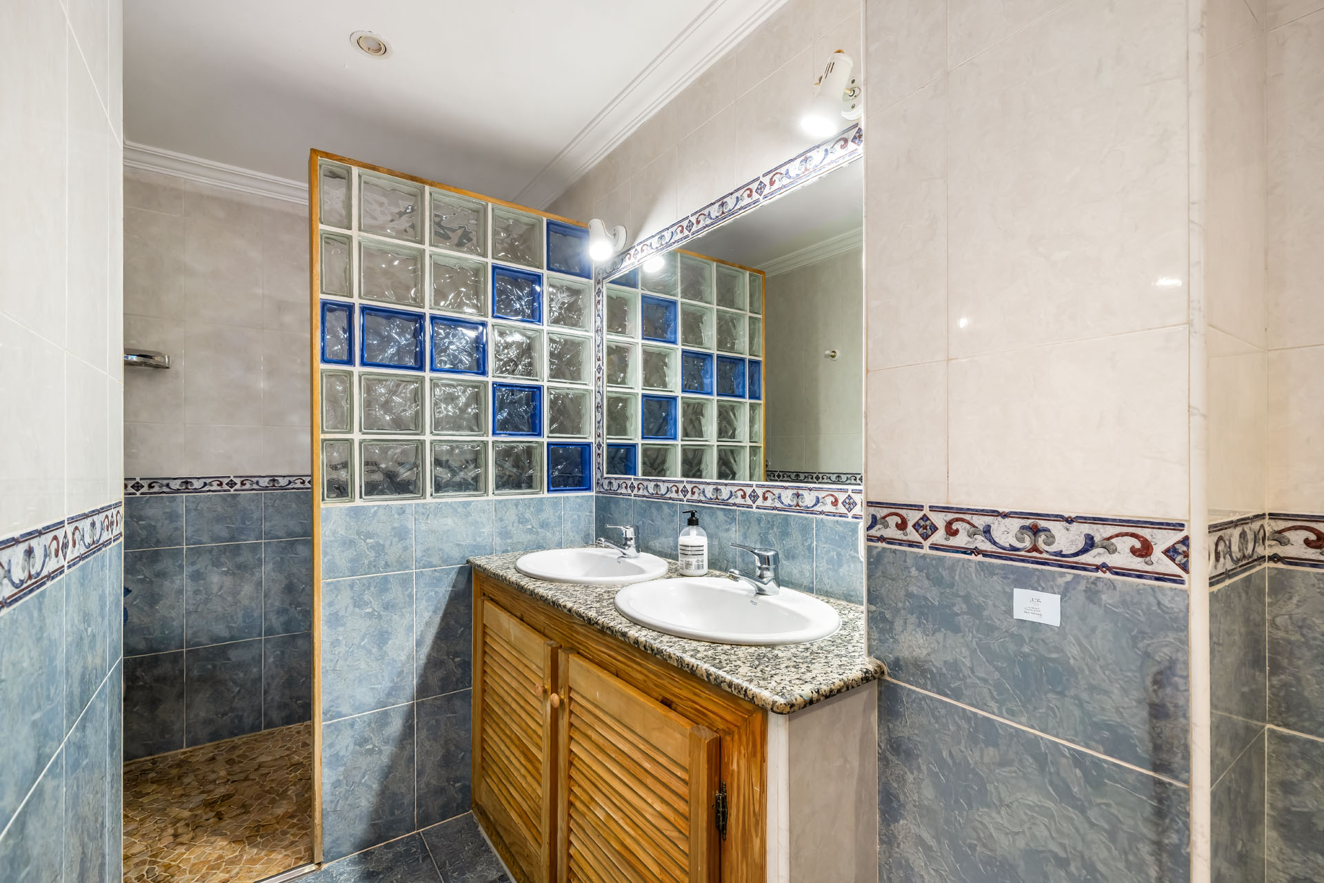 Family-friendly apartment with balcony, walking distance to the beach-7