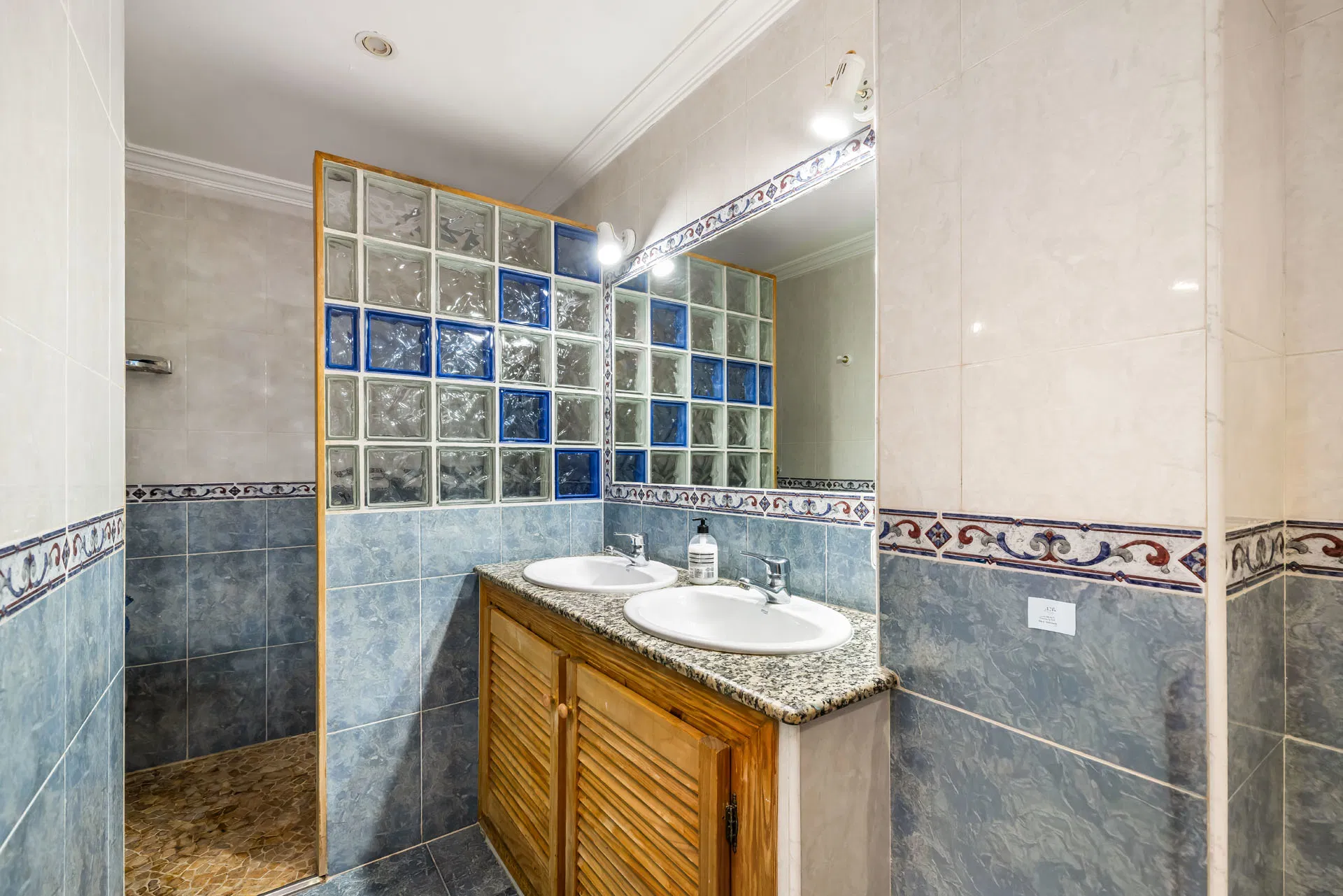 Family-friendly apartment with balcony, walking distance to the beach-7