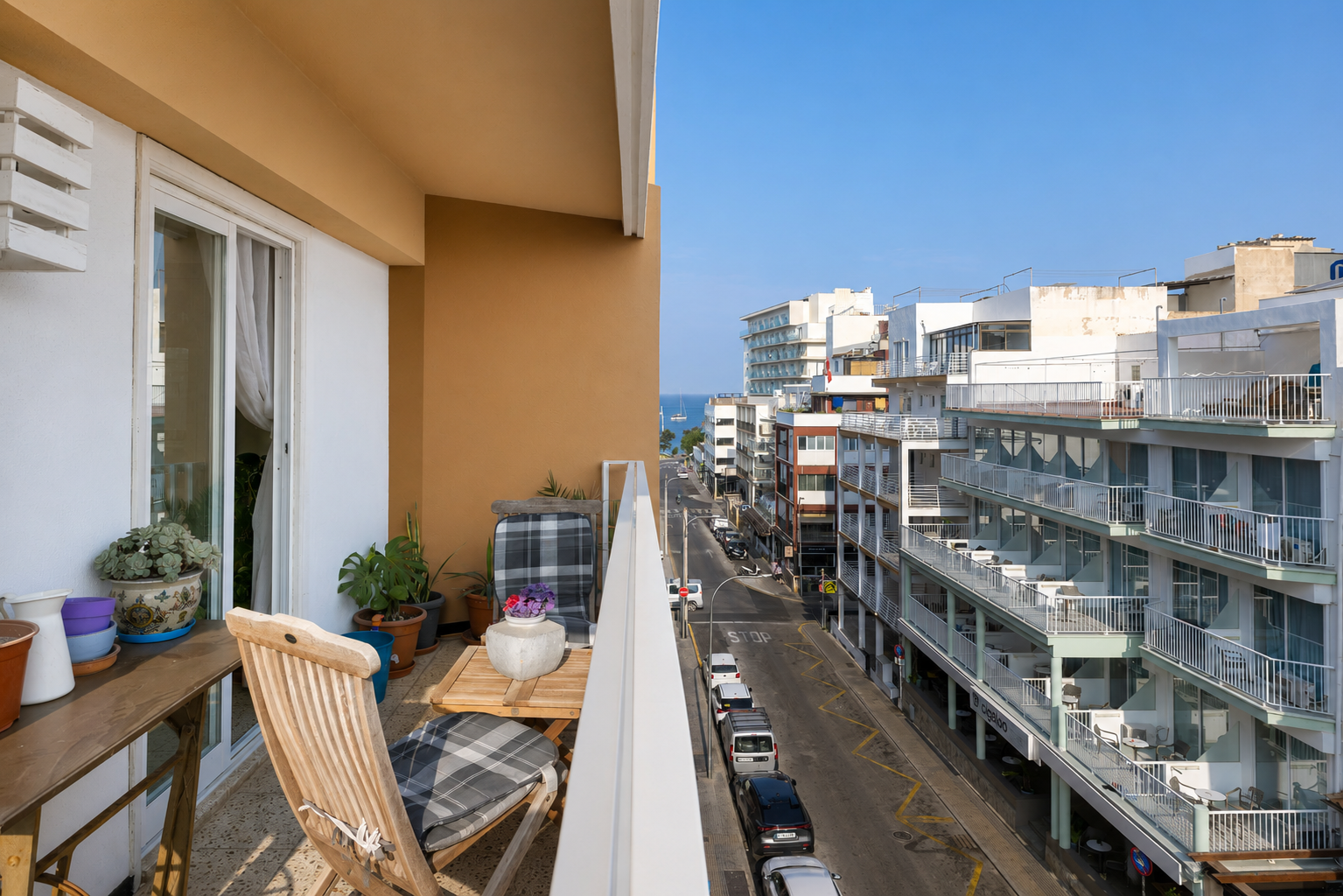 Gezinsvriendelijk appartement met balkon, op loopafstand van het strand
