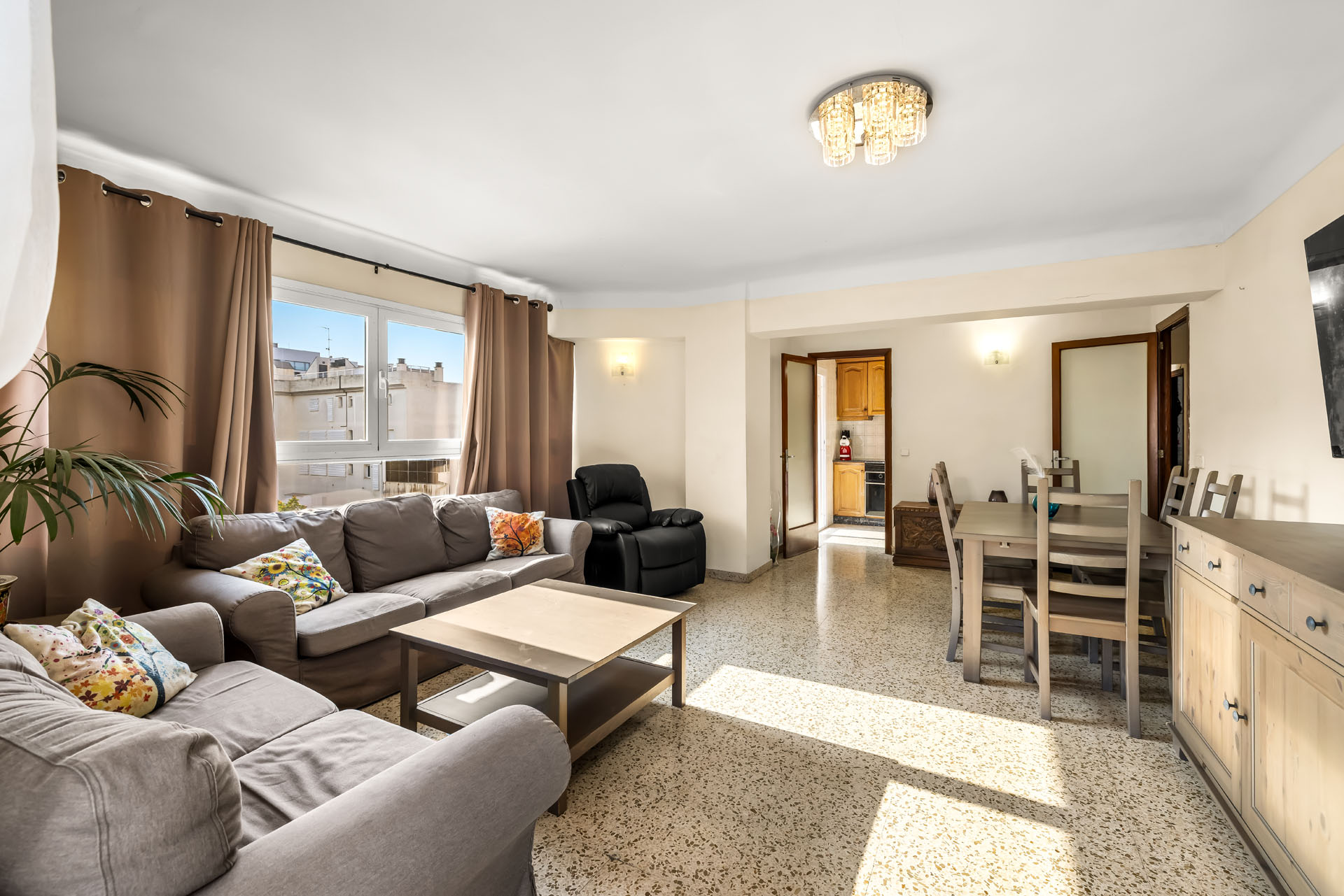 Family-friendly apartment with balcony, walking distance to the beach-11