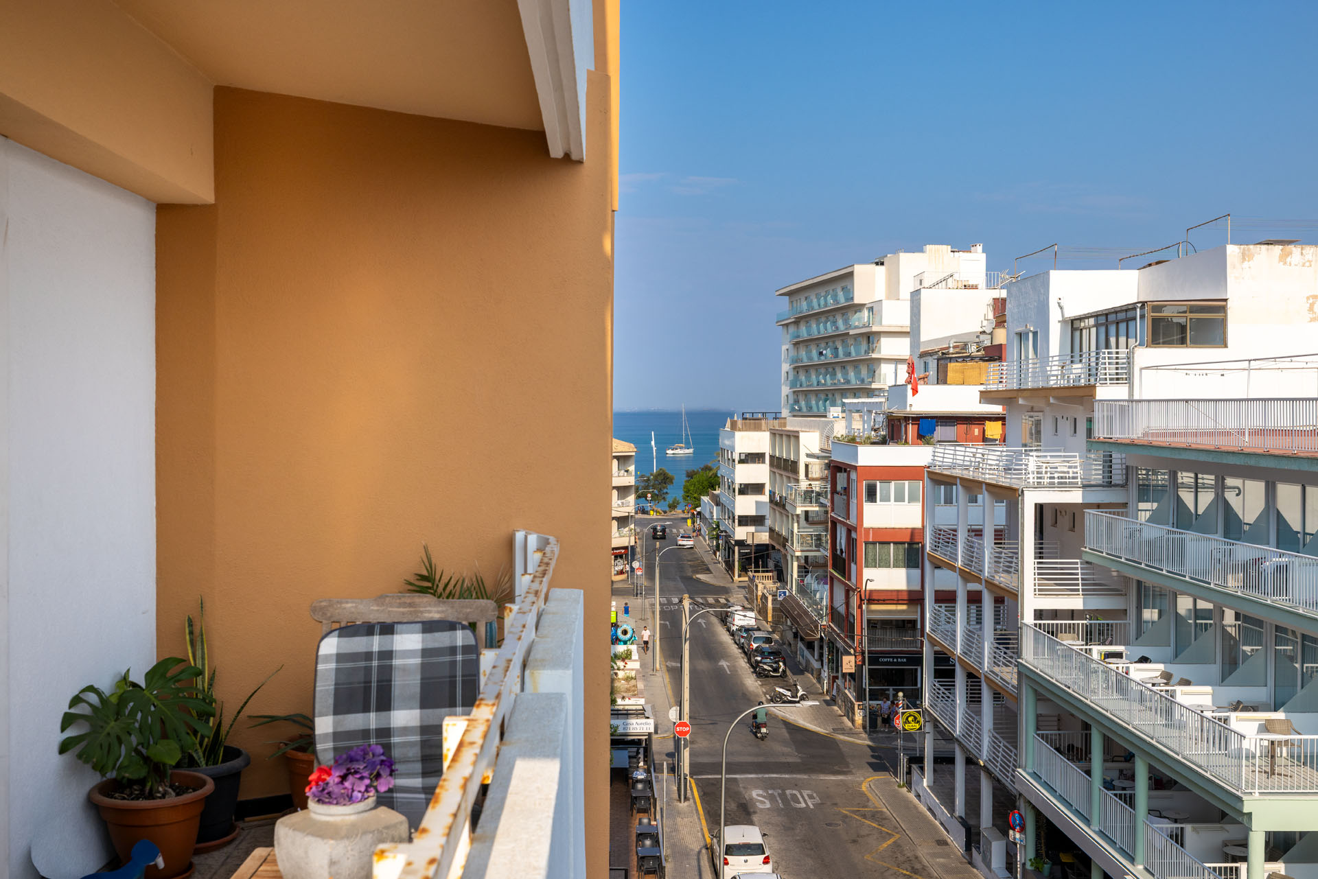 Family-friendly apartment with balcony, walking distance to the beach-12