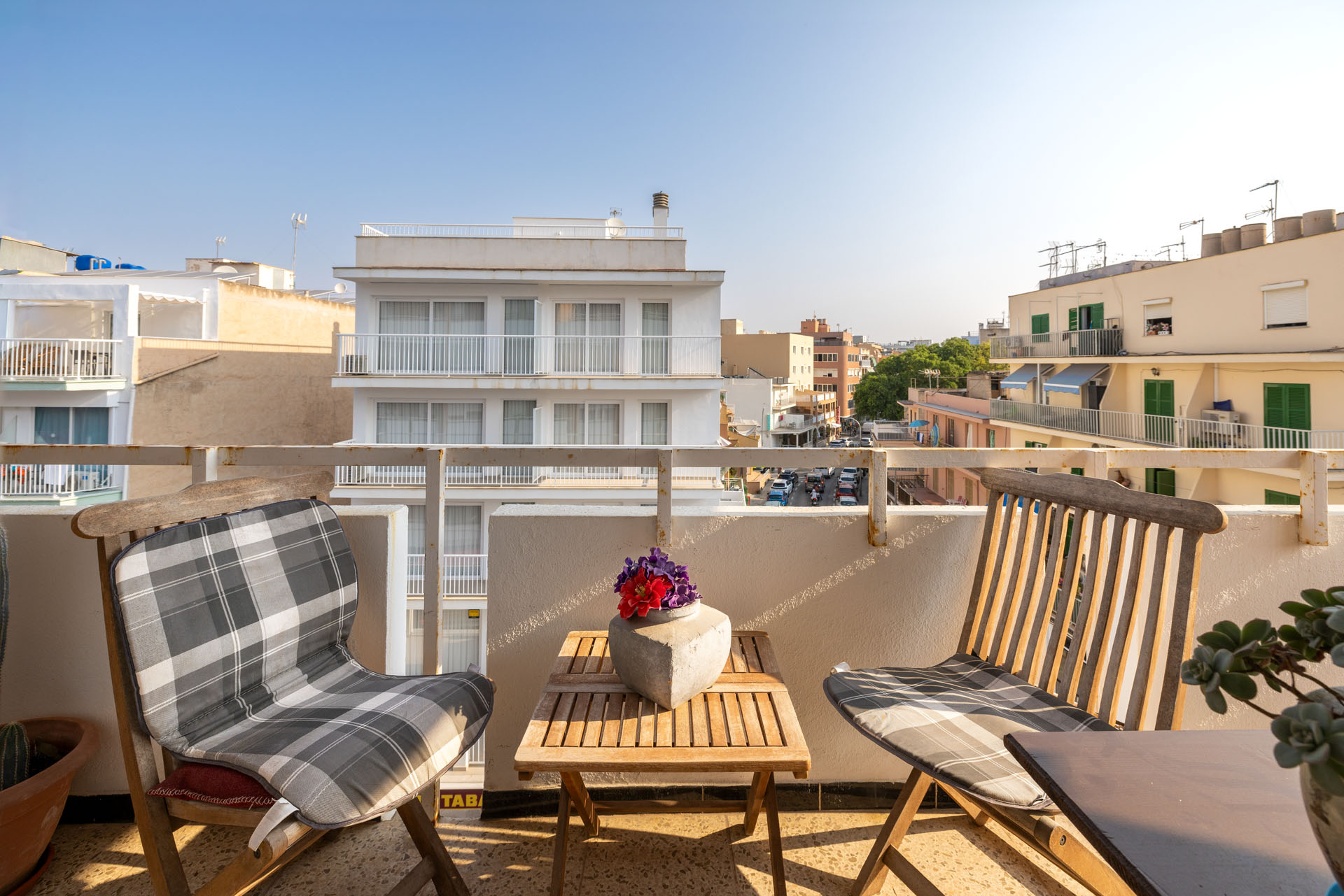 Family-friendly apartment with balcony, walking distance to the beach-2