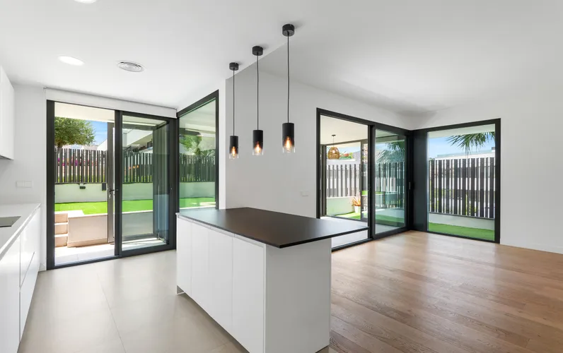 Modern trädgårdslägenhet i exklusivt område i Palma