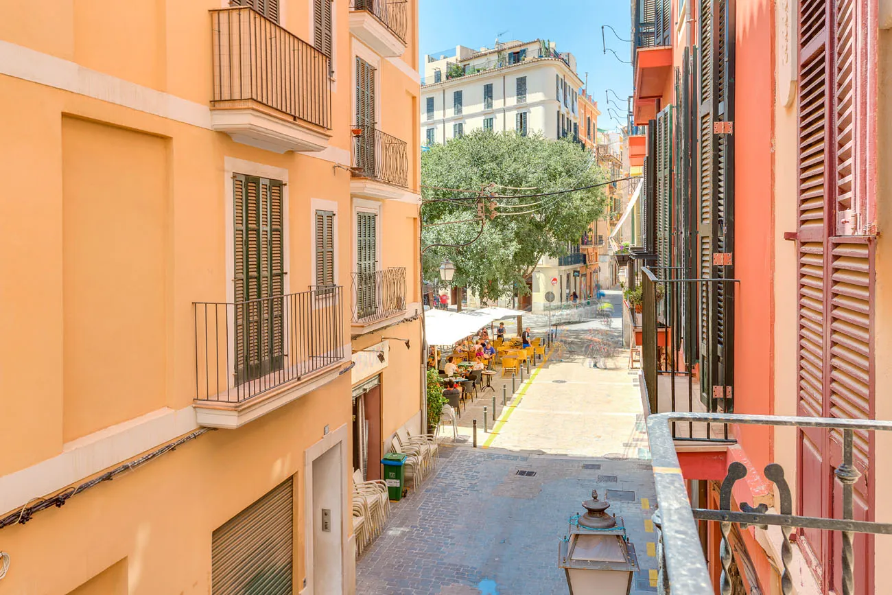 Lluciós pis amb terrat compartit-18