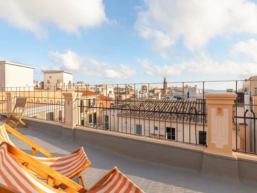 Lluciós pis amb terrat compartit-16