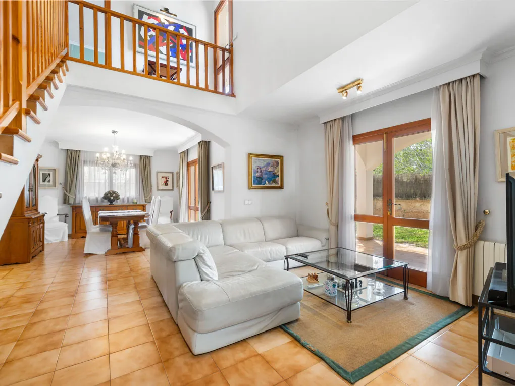 Mediterranean family villa with pool and beautiful garden-4