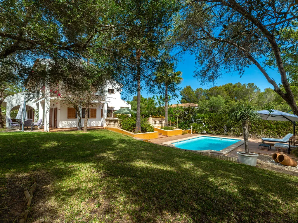 Mediterranean family villa with pool and beautiful garden-2