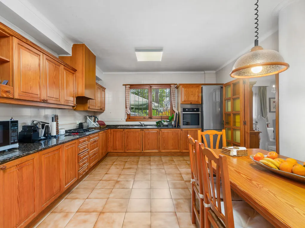 Familievilla ved Middelhavet med pool og smuk have-7