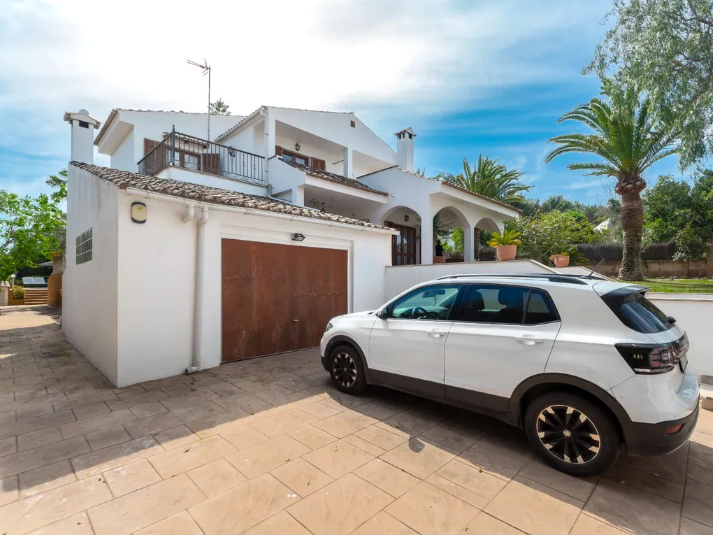 Familievilla ved Middelhavet med pool og smuk have-18