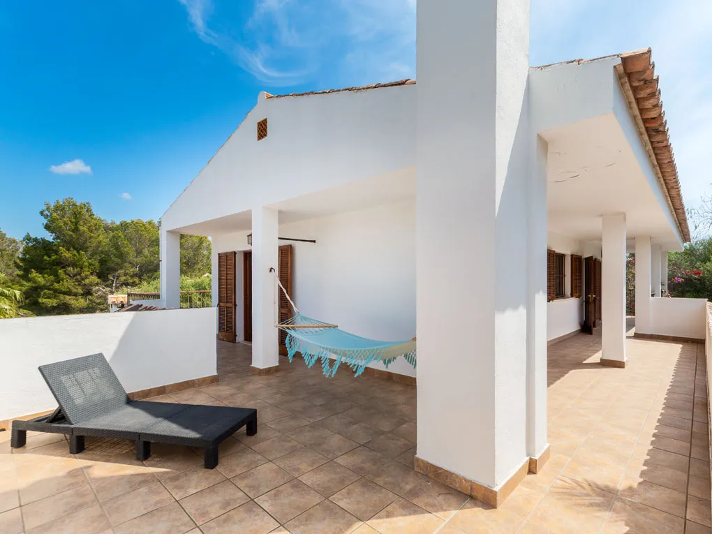 Mediterranean family villa with pool and beautiful garden-12