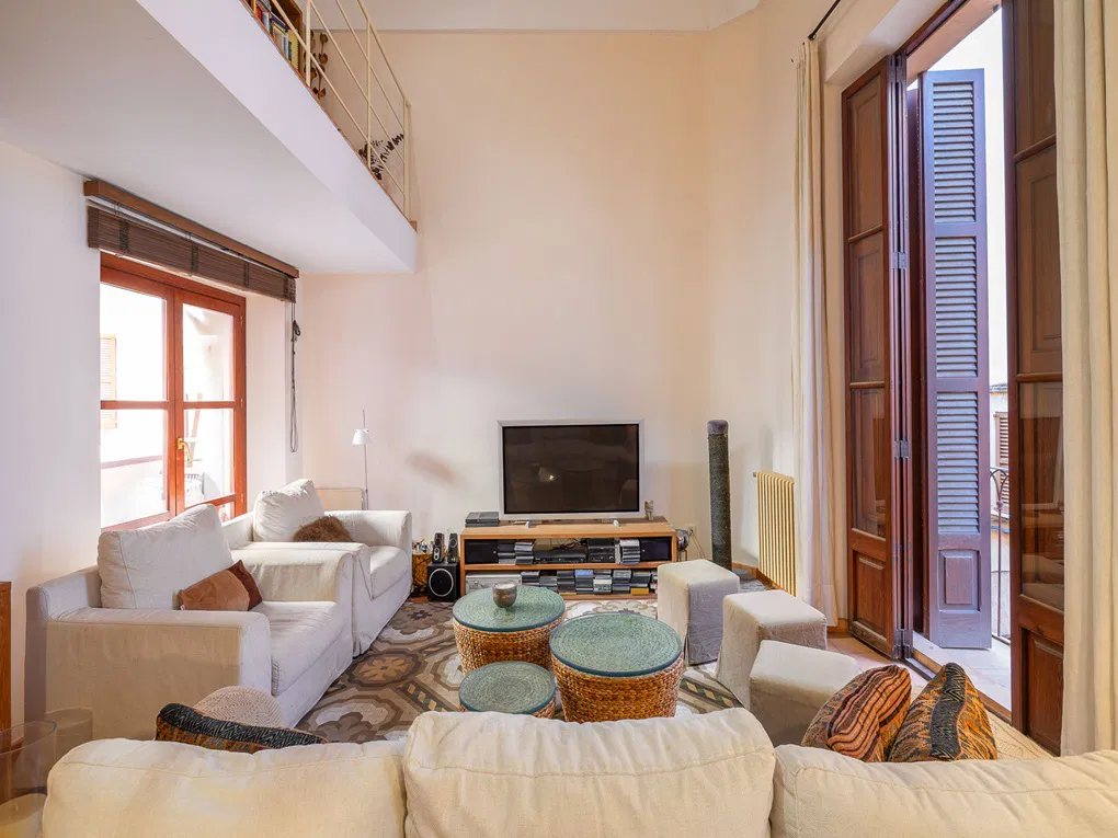 Charming apartment with unique character in historic city palace-2